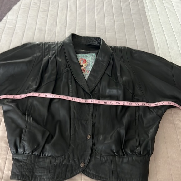 Vintage women’s Genuine leather jacket size 10/L please check measurement - Picture 14 of 17